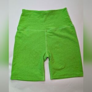 High Waisted Beyond Yoga Biker Shorts - Medium - Bright Lime Green 🍋🟩
